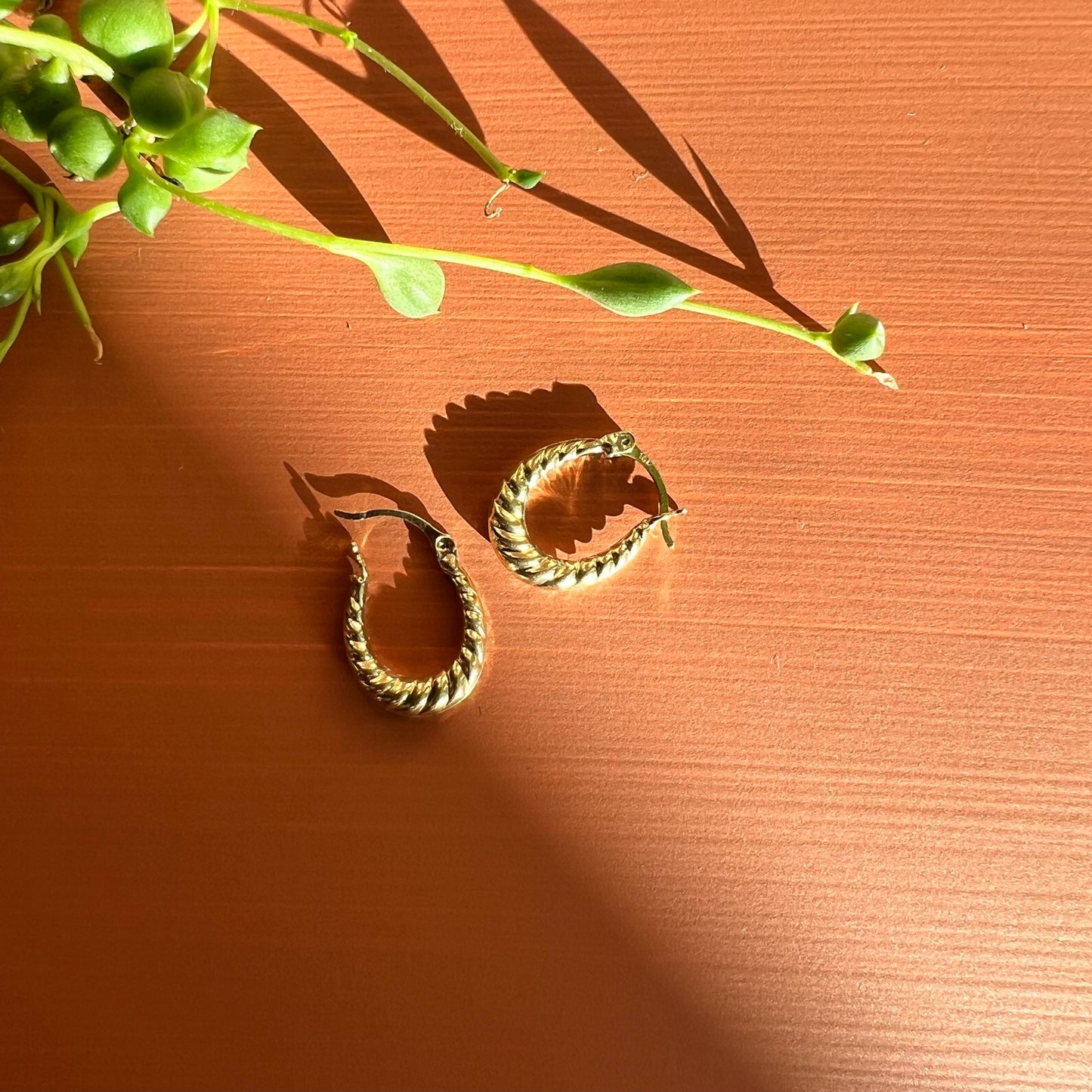 10K Gold Mini Scalloped Huggies