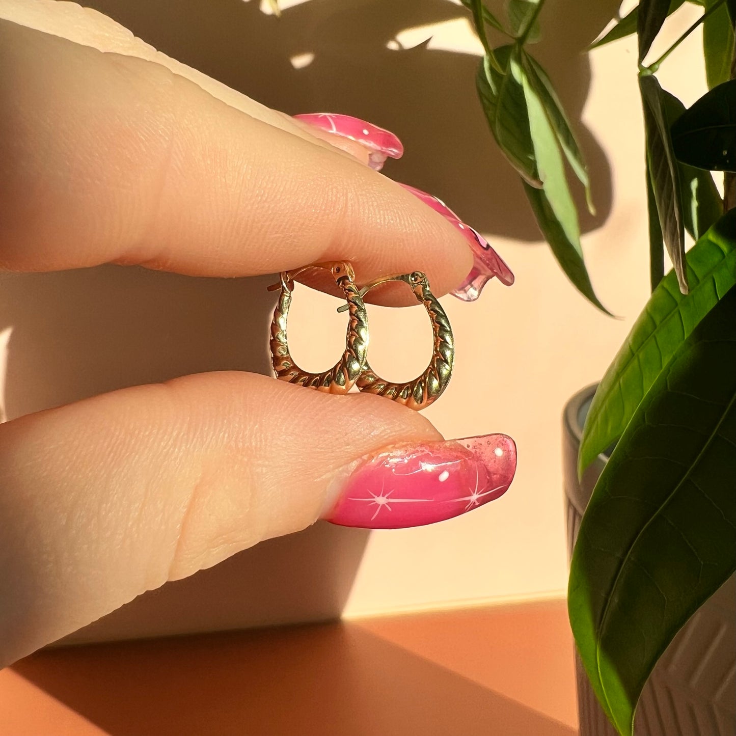 10K Gold Mini Scalloped Huggies