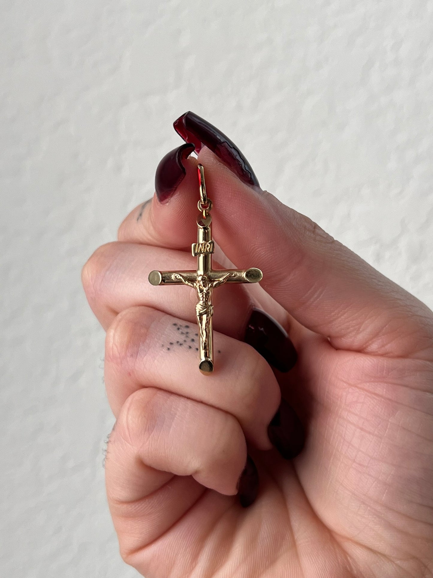 10K Gold Classic Crucifix Pendant