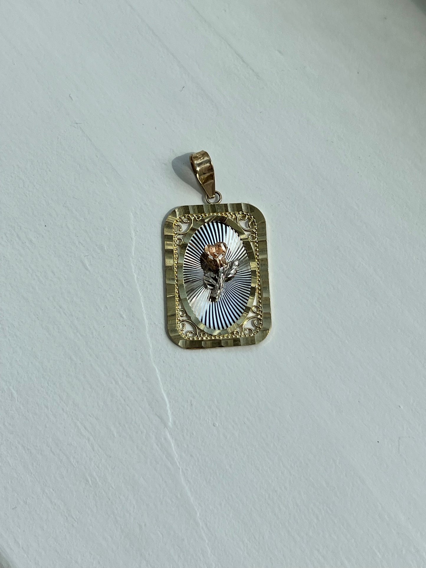 10K Gold Como La Flor Pendant