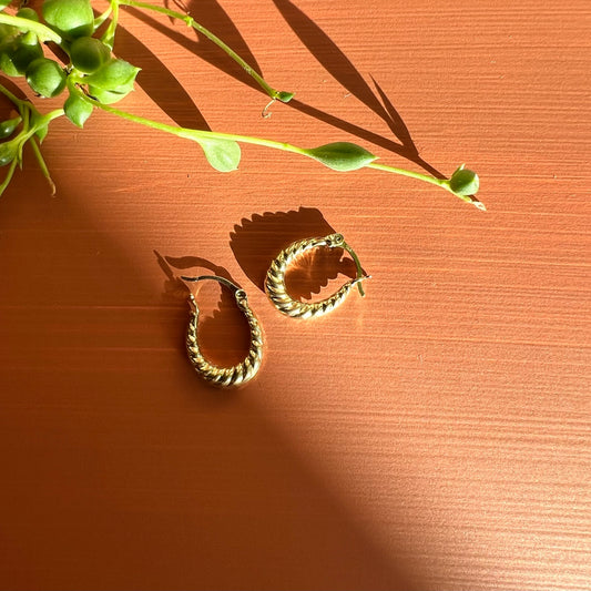 10K Gold Mini Scalloped Huggies