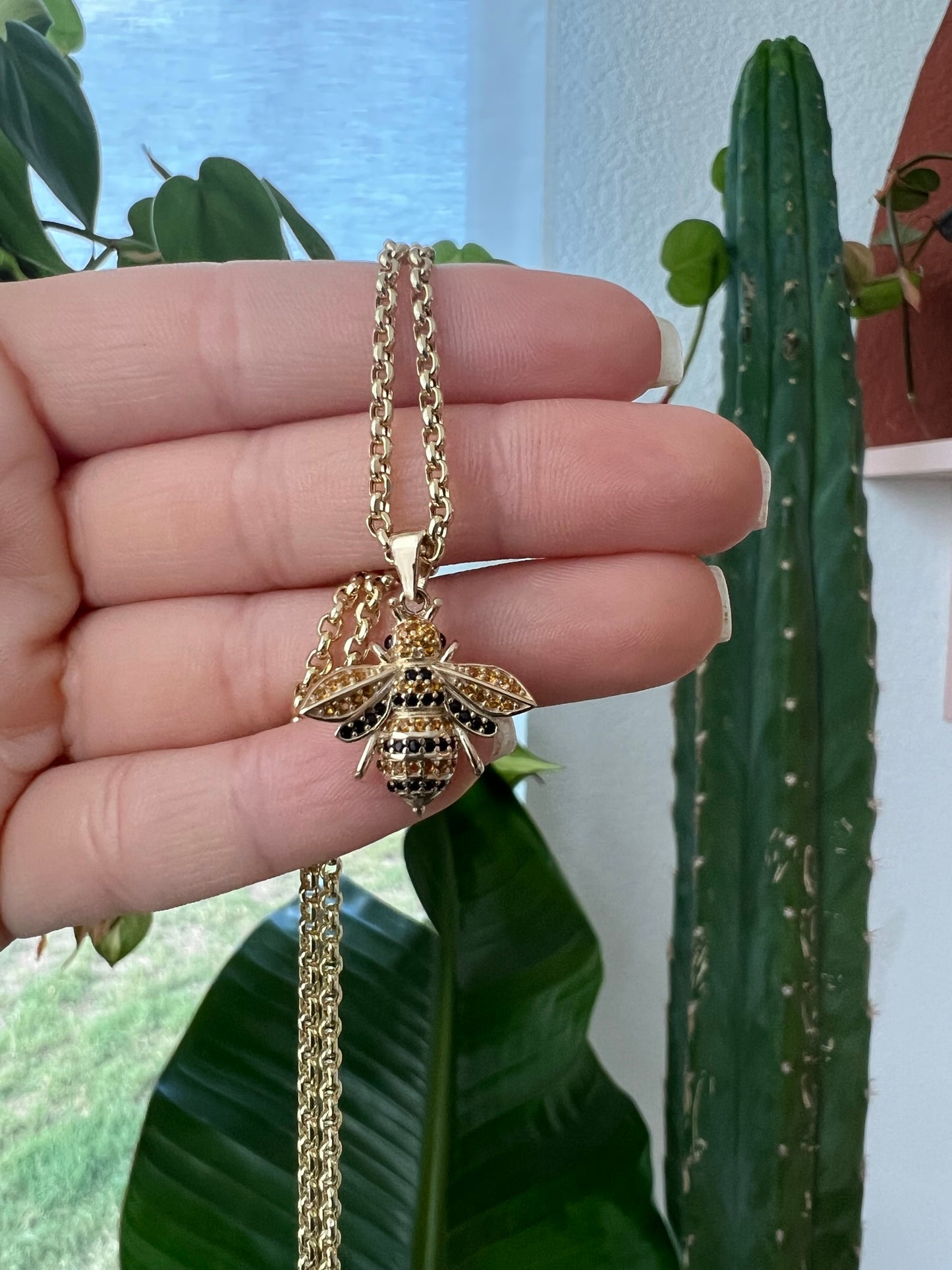 14k Queen Bee Pendant